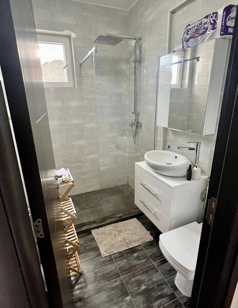 Popesti Leordeni, Drumul Fermei.